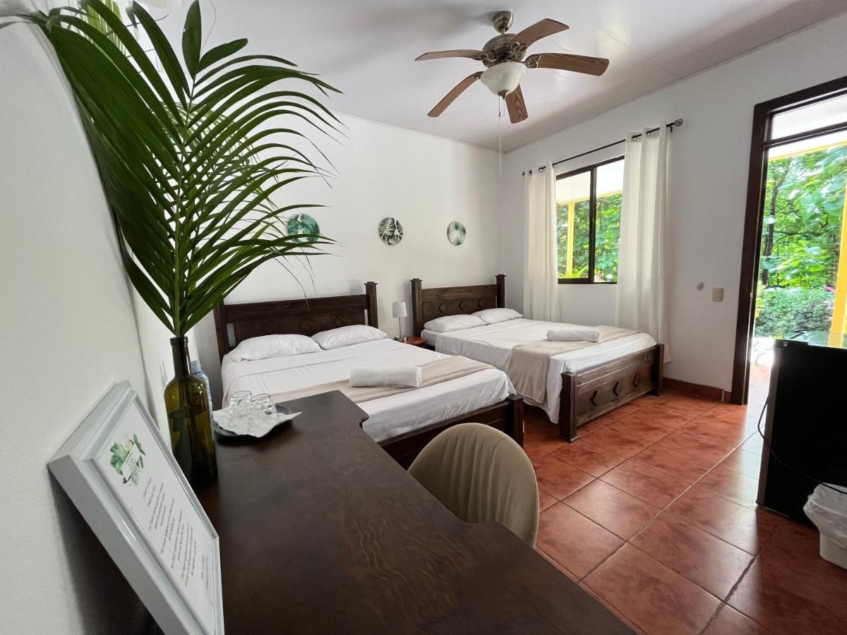 La Jungla Bed & Breakfast Puerto Carrillo Exterior photo