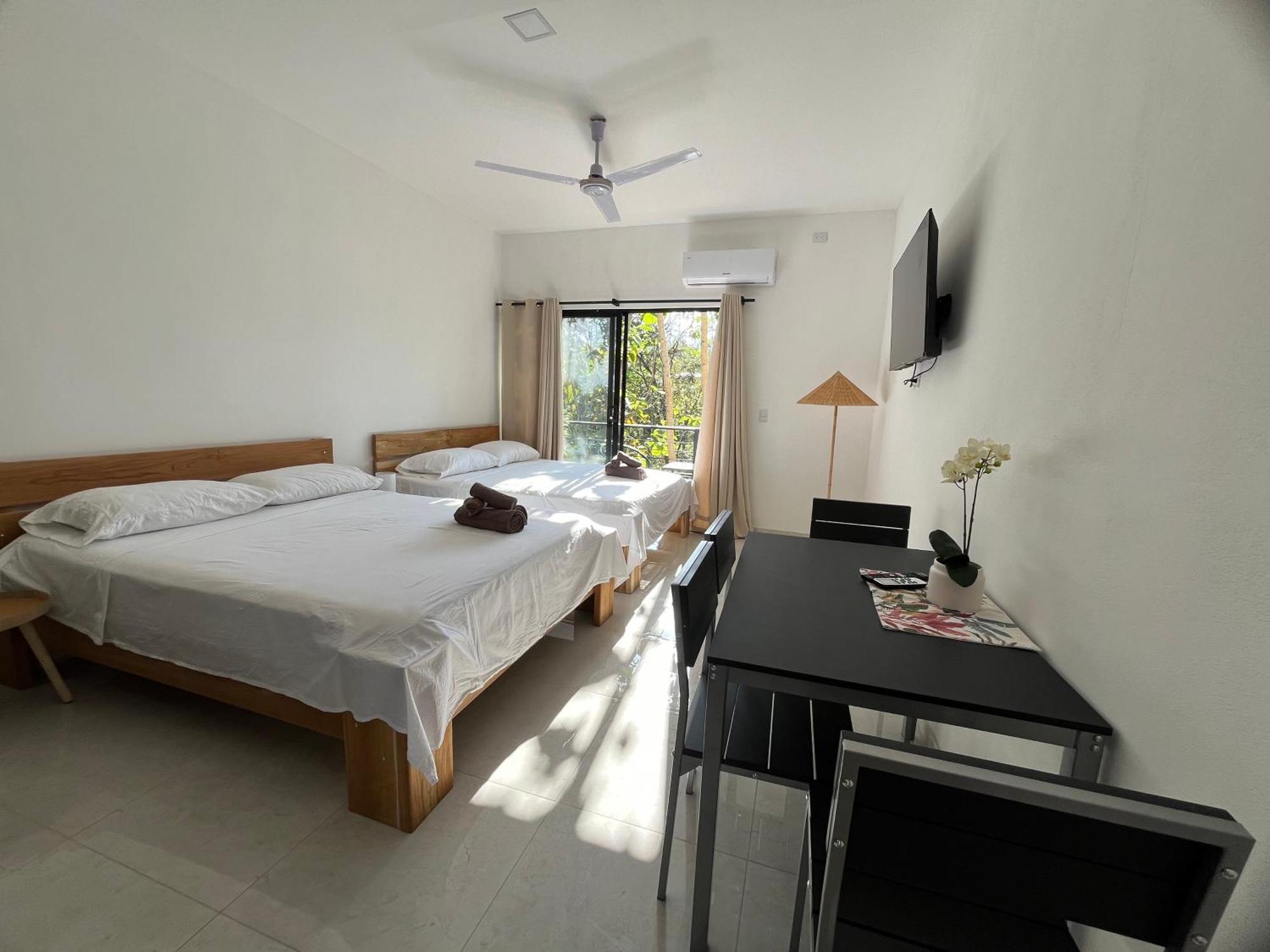 La Jungla Bed & Breakfast Puerto Carrillo Exterior photo