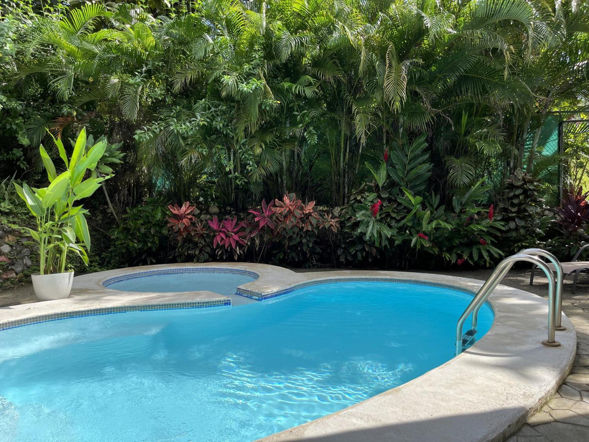 La Jungla Bed & Breakfast Puerto Carrillo Exterior photo